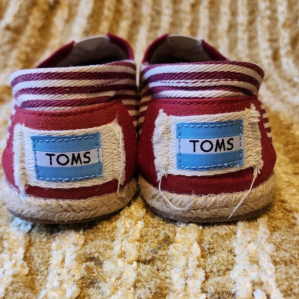 TOMS Women's Espadrilles Slip-On Shoes Red And White Size 8 Excellent, LIKE NEW
